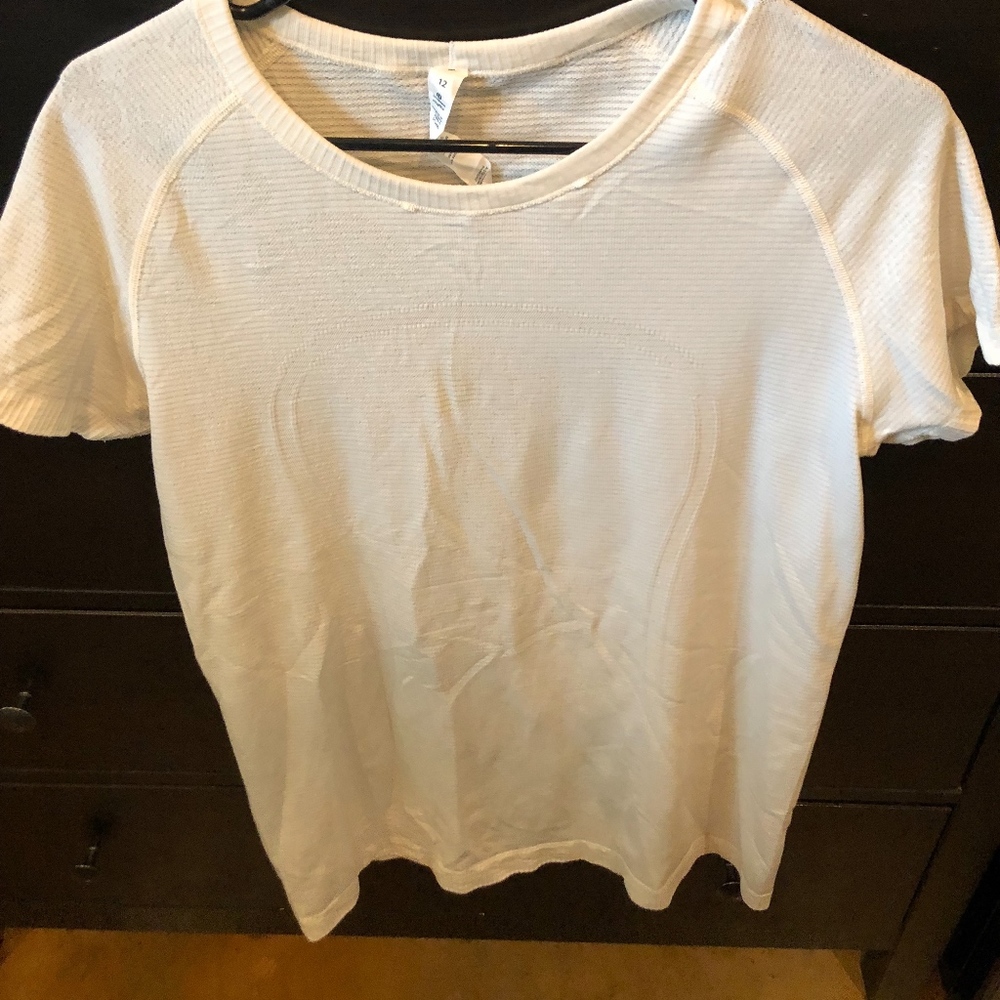 Lululemon Athletic short sleeved top